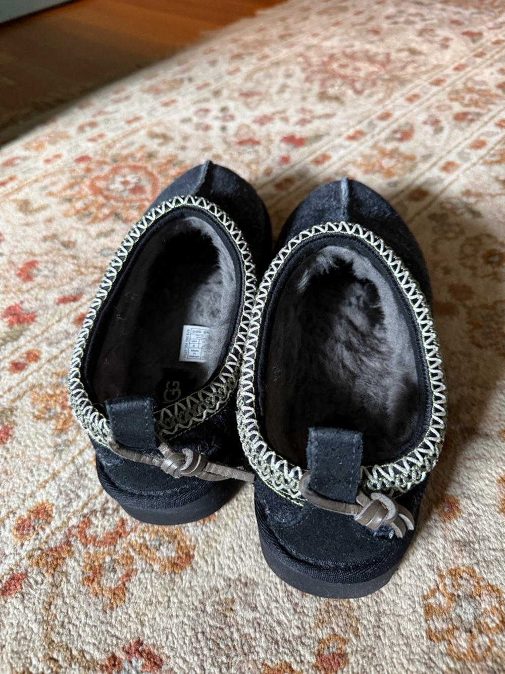 UGG women’s  Black Suede Slip-Ons with Contrast Trim never worn ! - Picture 3 of 4